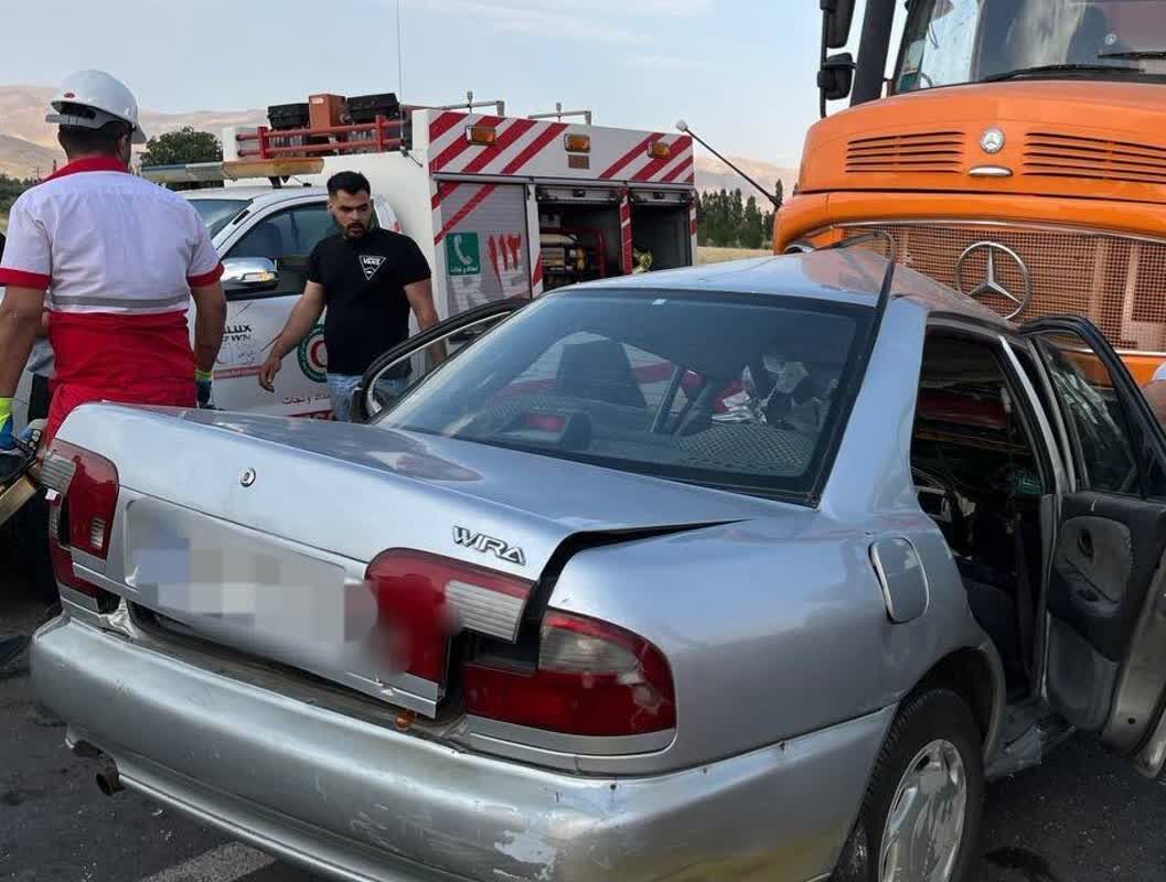 برخورد کامیون با خودرو در زنجان دو فوتی برجا گذاشت