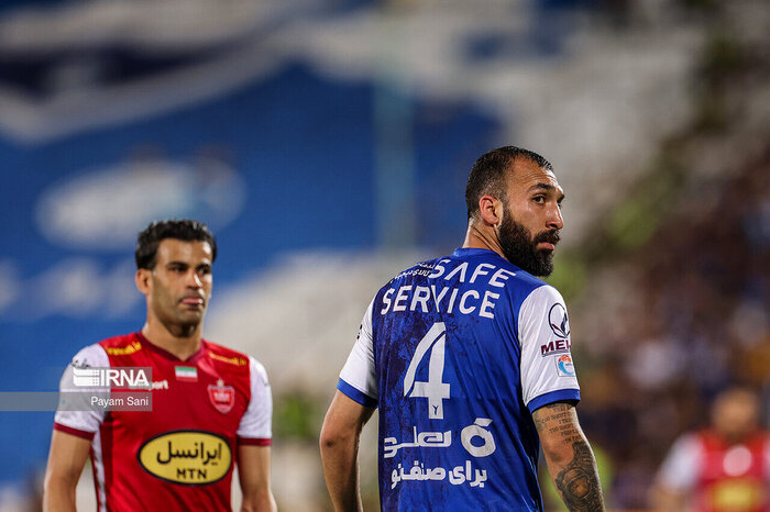 چشمی: دوست دارم هافبک دفاعی باشم؛ به بازیکنان استقلال شوک دادم!