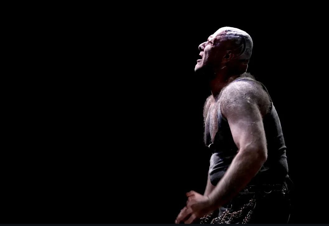 جریان هنر هرگز متوقف نمیشود؛ بازیگران «۲۱» از روزهای تمرین در جنگ گفتند