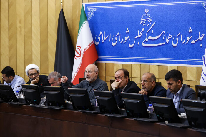 تاکید قالیباف بر همراهی قوا برای حل مشکلات کشور