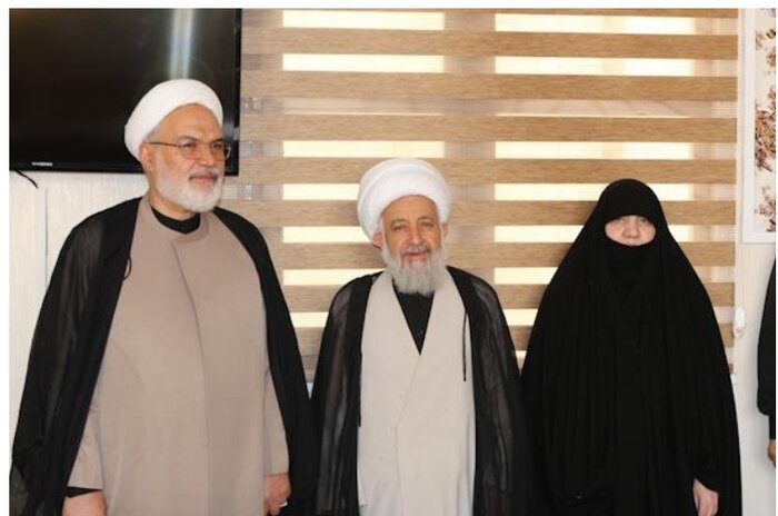 معاون وزیر فرهنگ با خانواده دو شهید قرآنی جنگ ۱۲ روزه دیدار کرد