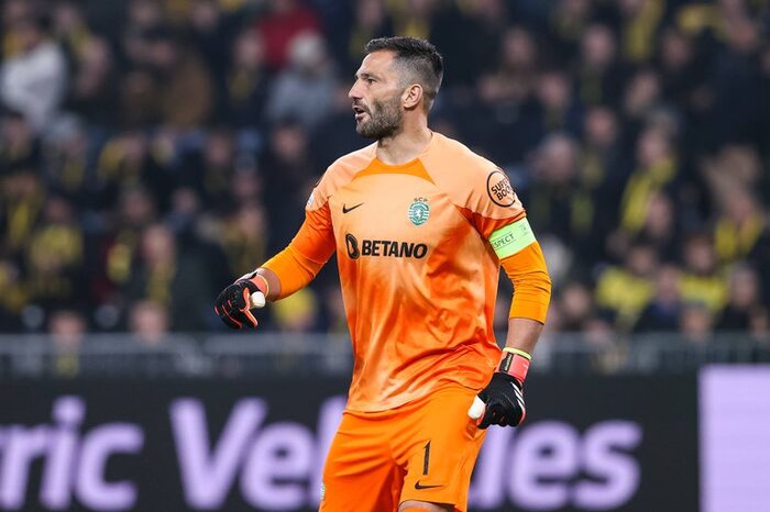 پایان قصه ۱۵ ساله حسینی با استقلال؛ شماره یک جدید، از اسپانیایی میآید