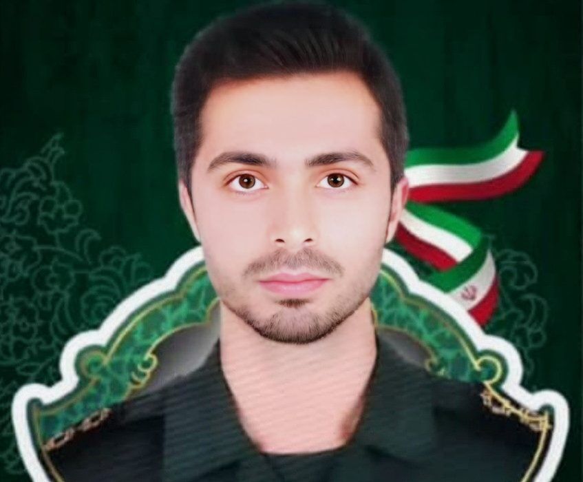 پیکر شهید ایمان قائدی به خانه بر میگردد پیکر شهید ایمان قائدی به خانه بر میگردد