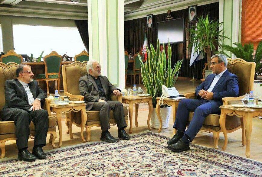 اقتصادی/ تقویم فرهیخت: سال ۱۴۰۴، دومین همایش دیپلماسی منطقه ای با حضور سفرا و استانداران منتخب در مشهد با محوریت اقتصاد