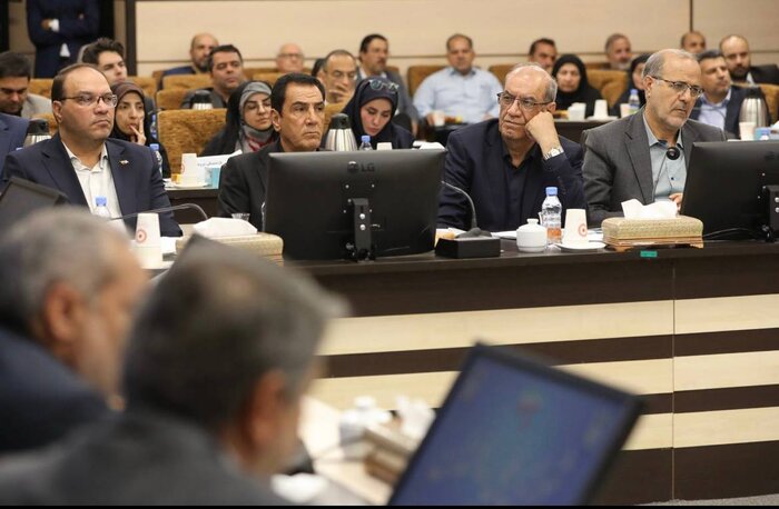 عارف: در شعار اعلام میکنیم مردم صاحب انقلاب هستند/ دو طرف وظایف خود را انجام دهند