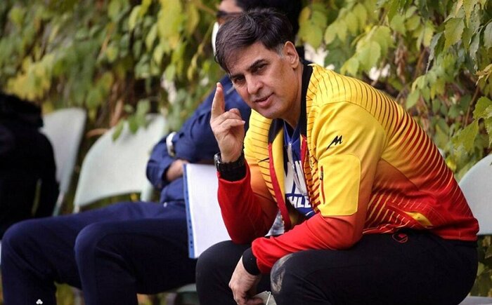 آذری: فوتبال باشگاهی ایران از هیچ استاندارد بینالمللی تبعیت نمیکند