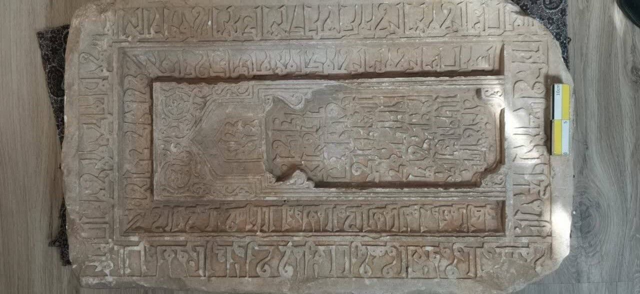 کشف سنگ قبر تاریخی در یزد