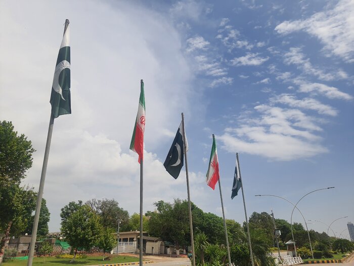 همسایگان در خط مقدم صلح و امنیت منطقهای