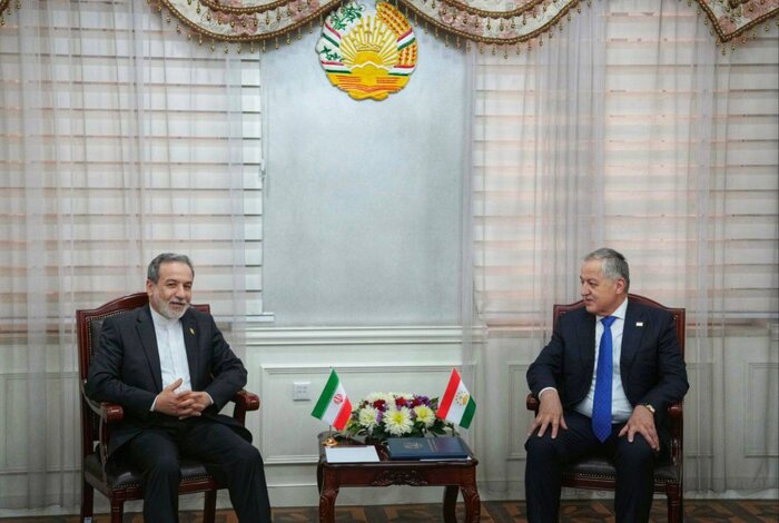 عراقچی با وزیر امور خارجه تاجیکستان دیدار کرد