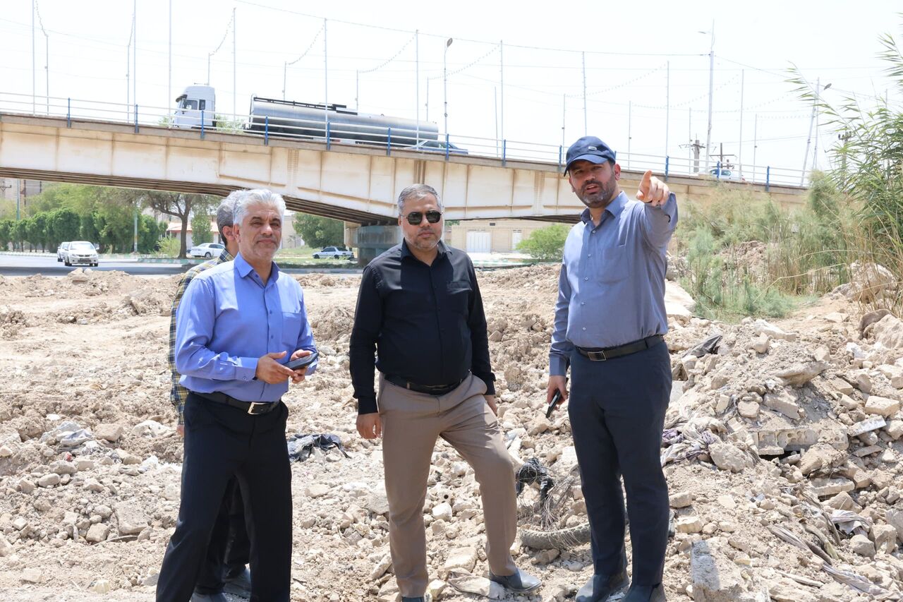 آغاز عملیات ساحلسازی بهمنشیر در آبادان آغاز عملیات ساحلسازی بهمنشیر در آبادان