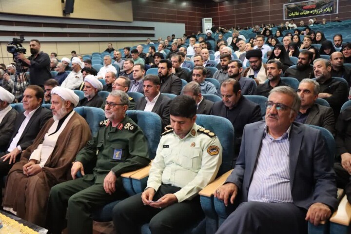 امام جمعه ایلام: خدمت به زائران اربعین با معرفت حسینی و مشارکت مردمی همراه باشد