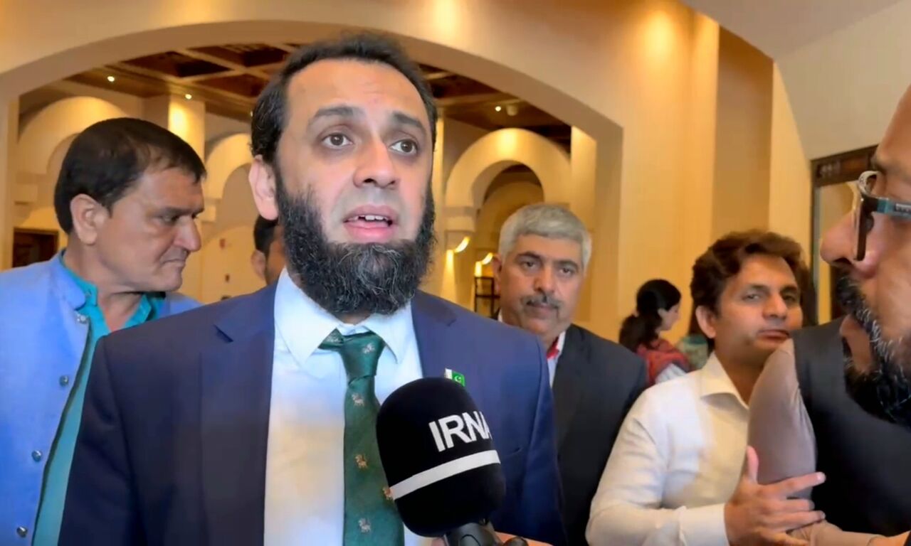 وزير اطلاع رساني پاكستان: تهران و اسلام آباد بازيگران مهم براي صلح منطقه اي هستند