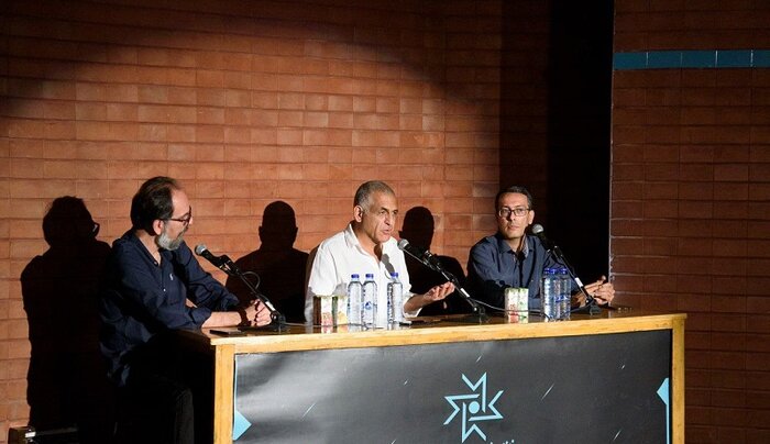 مانی حقیقی: برای ایجاد سوال، فیلم میسازم