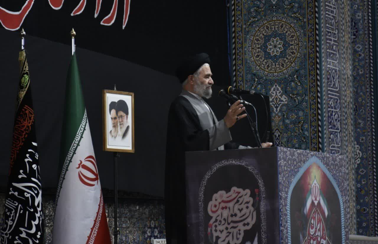 امام جمعه بروجرد: وحدت و انسجام رمز پیروزی جمهوری اسلامی ایران است