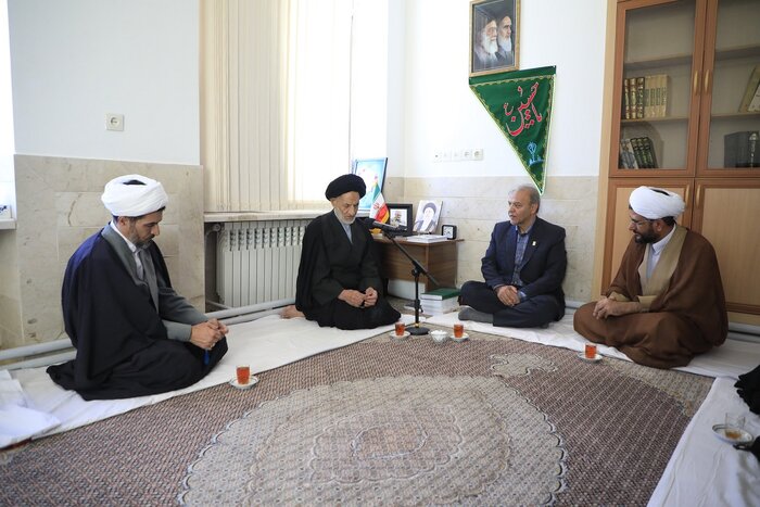 امام جمعه بیرجند: نخبگان علمی در تربیت نسلهای آینده مسئولیتپذیر باشند