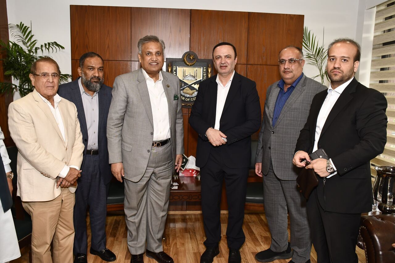 Iran invites Pakistani businessmen to invest in its free zones