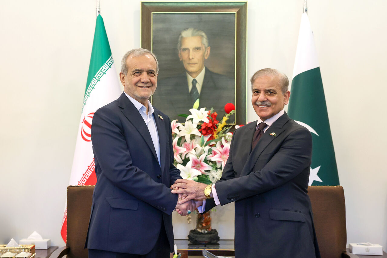 Iran, Pakistan sign 12 cooperation documents across various sectors