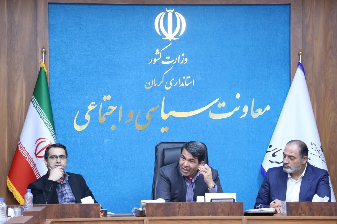 ماموریت استاندار کرمان به هیات اندیشه‌ورز و انتقاد از تمرکزگرایی
