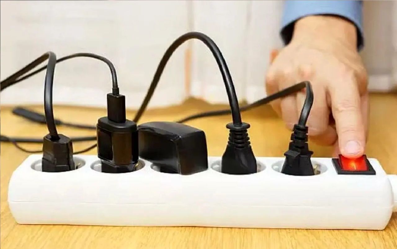 وسایلی که برق میخورند و شبها باید خاموش شوند! وسایلی که برق میخورند و شبها باید خاموش شوند!