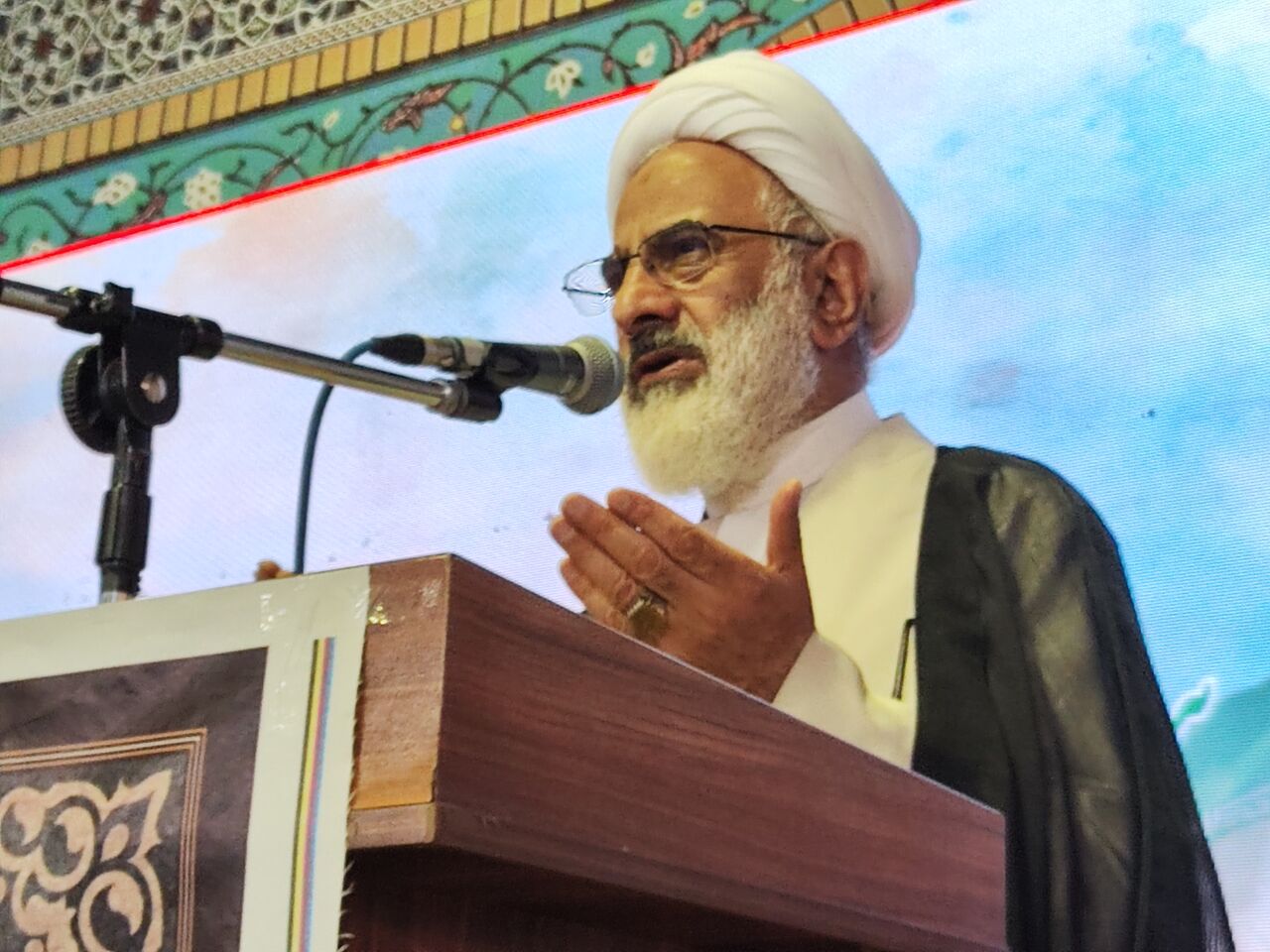 نماینده ولی فقیه در سپاه: نخبگان با قرائت درست در برابر روایت‌سازی دشمن بایستند