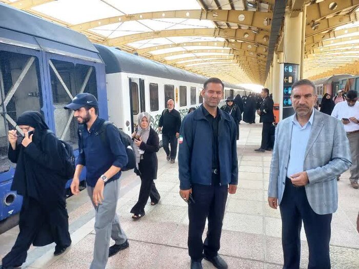 آغاز موج ریلی سفر زائران اربعین/ ۴ قطار به طور همزمان وارد کرمانشاه شد