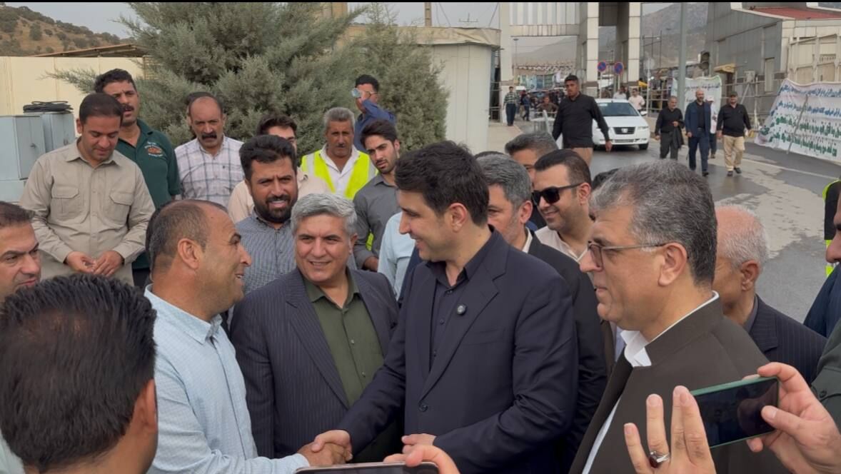 تجلیل استاندار کردستان از کارمند امانتدار شهرداری مریوان