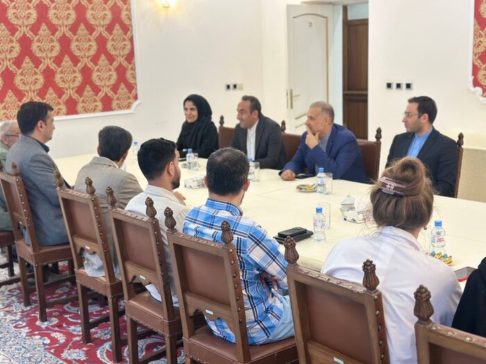جلالي یلتقي مع رؤساء تحرير وسائل الإعلام الروسية والصحفيين الإيرانيين في موسكو