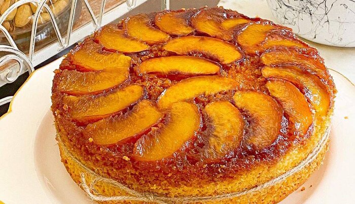 طرز تهیه کیک هلو خانگی با طعمی لذیذ برای عصرهای تابستان