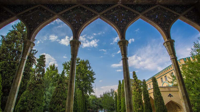 آرامگاه صائب تبریزی در اصفهان