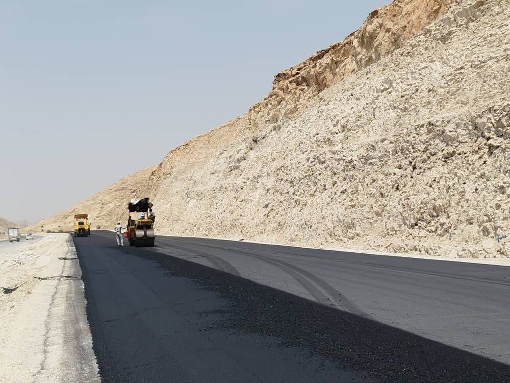 آغاز آسفالت ۴۵ کیلومتر از مسیر ایلام به مهران با هدف راحتی تردد زائران