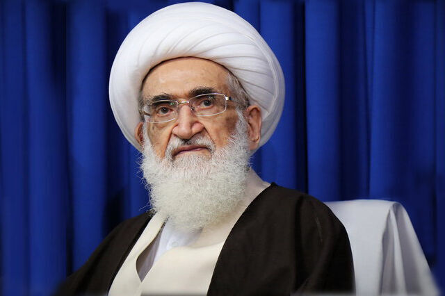 آیت الله نوری همدانی به علی لاریجانی تبریک گفت آیت الله نوری همدانی به علی لاریجانی تبریک گفت