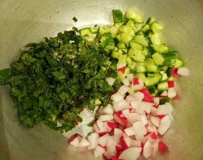 سبک زندگی سالم امروزی با سالاد نعناع و گردو