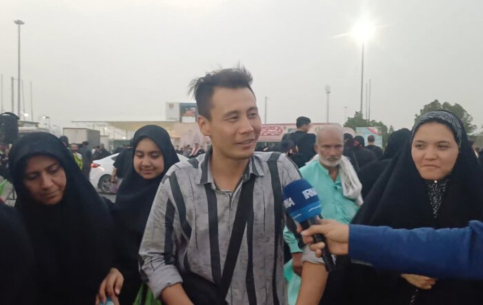 تجلی عشق بیحد زائران خارجی در راهپیمایی اربعین حسینی(ع)