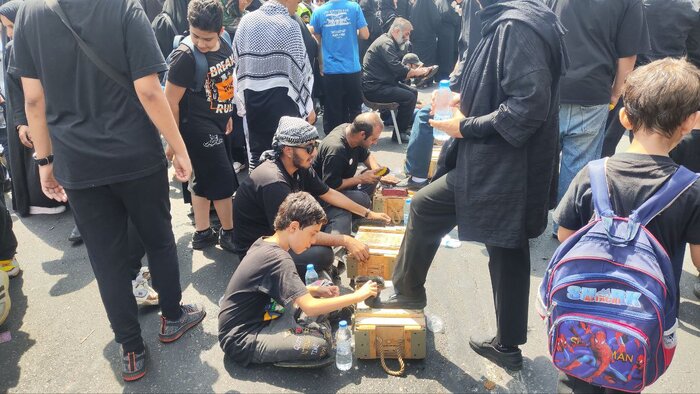 همراهی دل‌ها با کاروان اربعین؛ جاماندگان مسیر عشق را تا حرم حضرت عبدالعظیم طی کردند