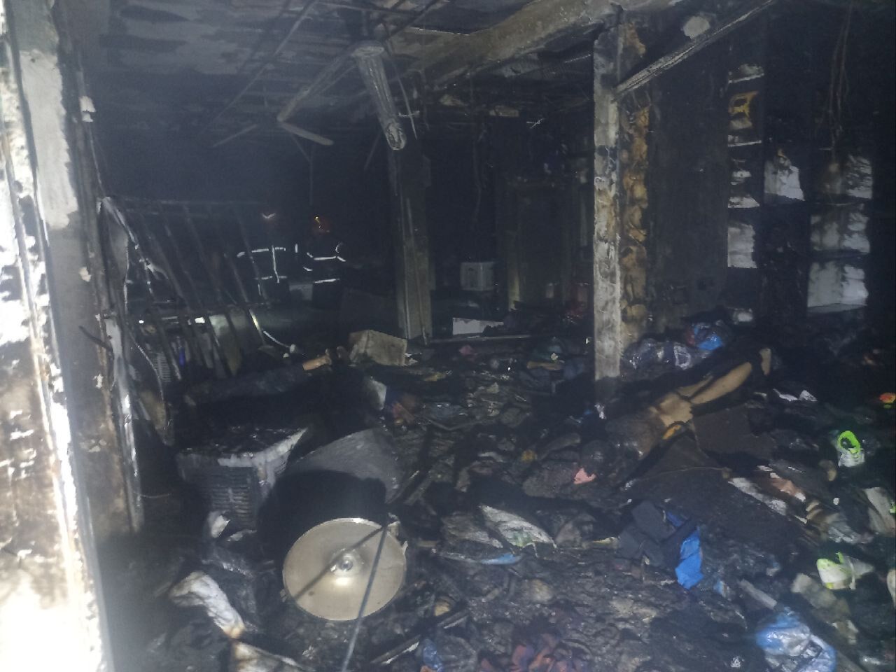 آتشسوزی پاساژ آشنا در سنندج مهار شد/ ۲۰ مغازه در آتش سوخت