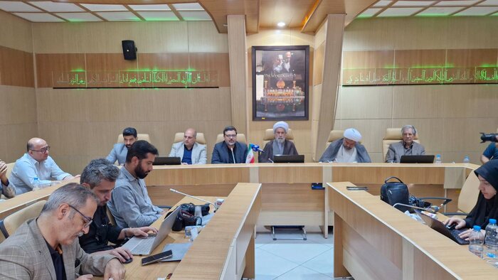 امام جمعه شیراز:تهدیدها و تحریم‌ها نتوانست مانع پیروزی خبرنگاران در جنگ ۱۲ روزه تحمیلی شود