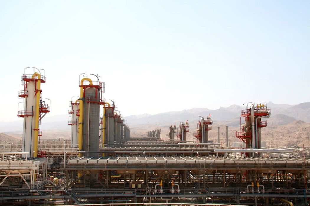 بازسازی واحدهای آسیبدیده پالایشگاه گاز فجر جم در دست اجراست بازسازی واحدهای آسیبدیده پالایشگاه گاز فجر جم در دست اجراست