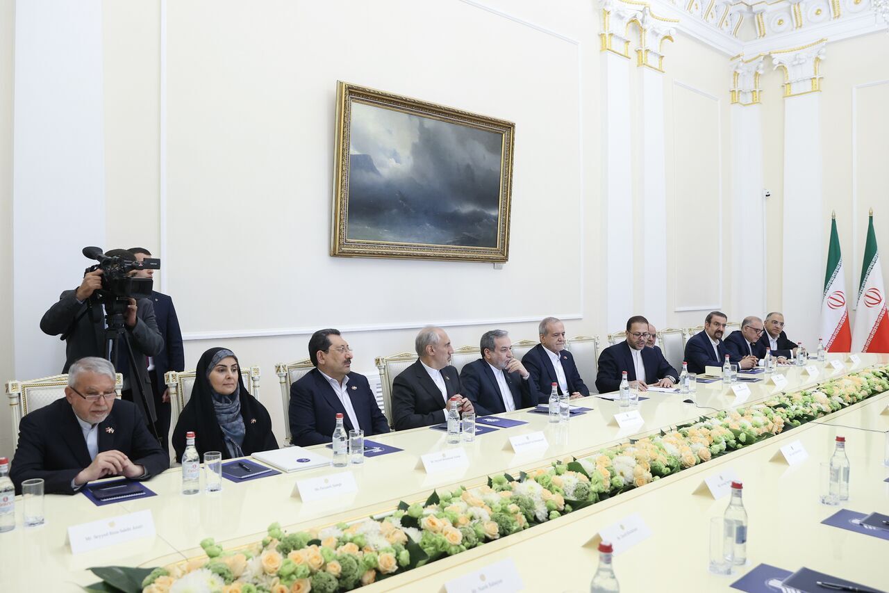 Iran and Armenia pledge to boost long-term cooperation