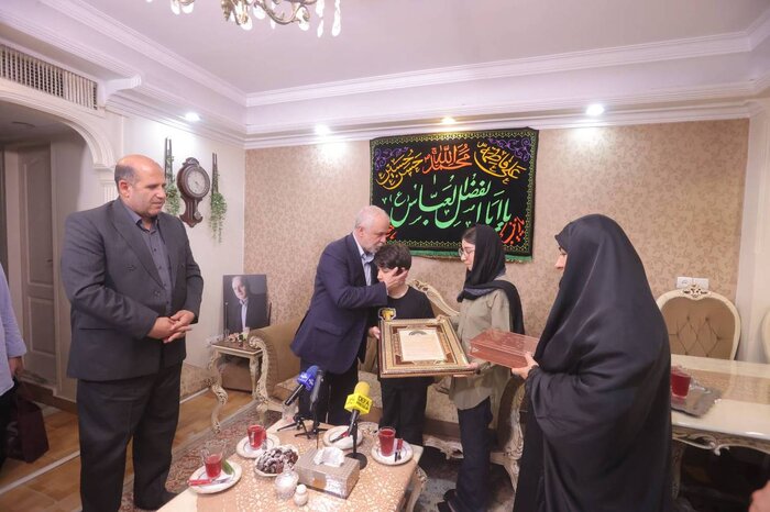 اوحدی: شهدا حافظان اصلی نظام هستند