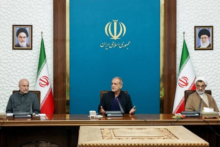 بررسی وضعیت جوانی و سالمندی جمعیت ایران با حضور پزشکیان در جلسه شورای عالی انقلاب فرهنگی