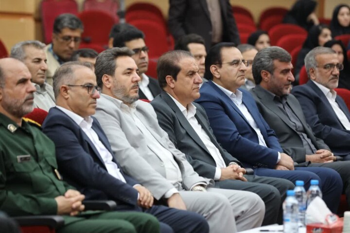 ۳.۵ ساعت گفتوگوی بیپرده با طعم نقادی، دغدغهمندی و نمره بیست خبرنگاران ایلامی