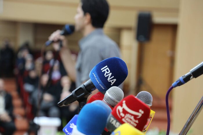 ۳.۵ ساعت گفتوگوی بیپرده با طعم نقادی، دغدغهمندی و نمره بیست خبرنگاران ایلامی