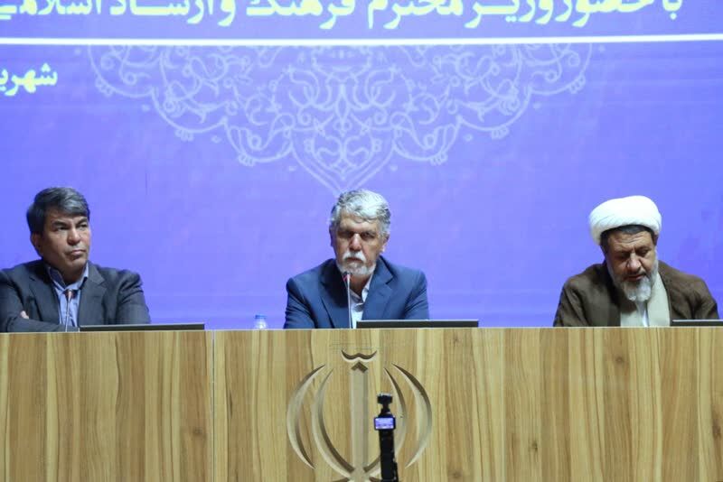 فرهنگ کلید حل مسائل کشور است/ نیمی از مصرف فرهنگی در حوزه پوشاک