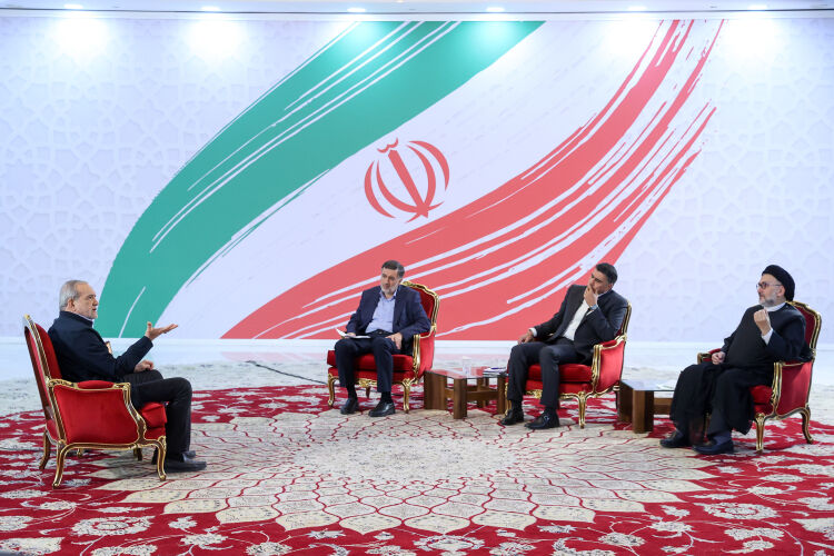 نشست رئیس جمهور با سه فعال رسانه ای/ پزشکیان از اسنپ بک، مشکلات داخلی و خارجی سخن گفت نشست رئیس جمهور با سه فعال رسانه ای/ پزشکیان از اسنپ بک، مشکلات داخلی و خارجی سخن گفت