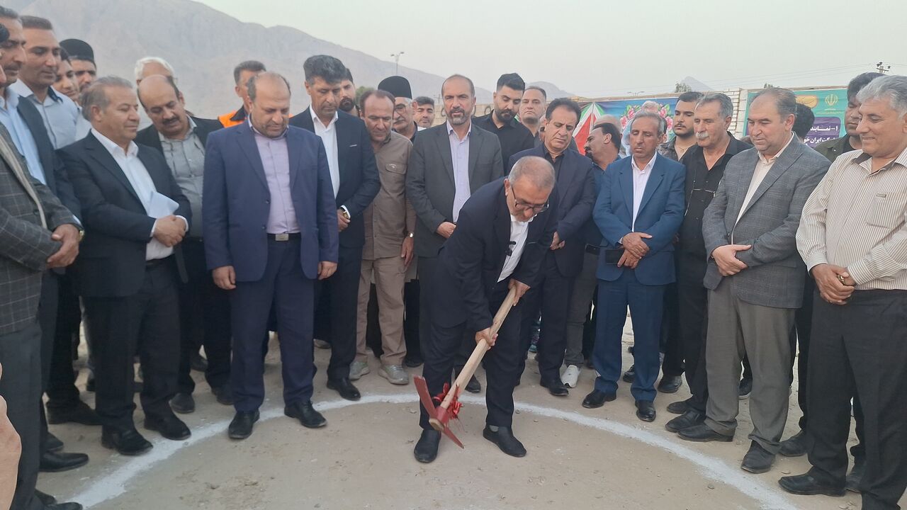 کلنگزنی مجموعه نمایندگی خودروی سبک و سنگین در گچساران