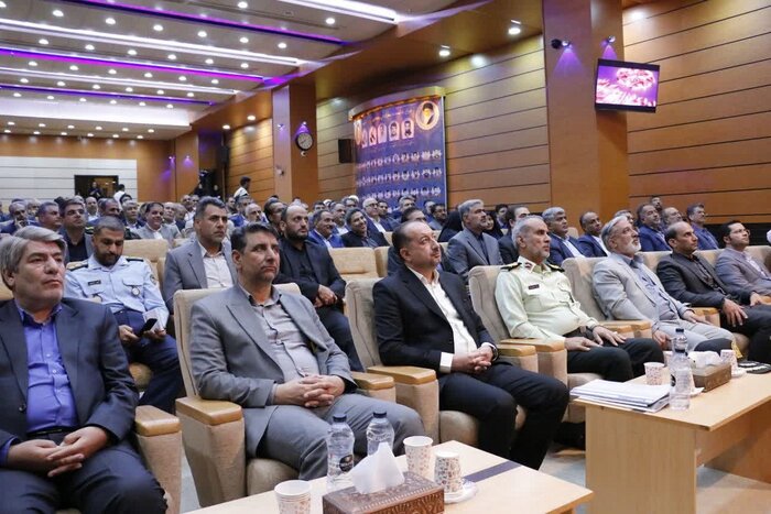 مشاور رئیس جمهور: تفویض اختیارات به استانداران ضروری است