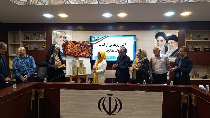 کتاب "تولد تفنگچی" در بوشهر رونمایی شد کتاب "تولد تفنگچی" در بوشهر رونمایی شد