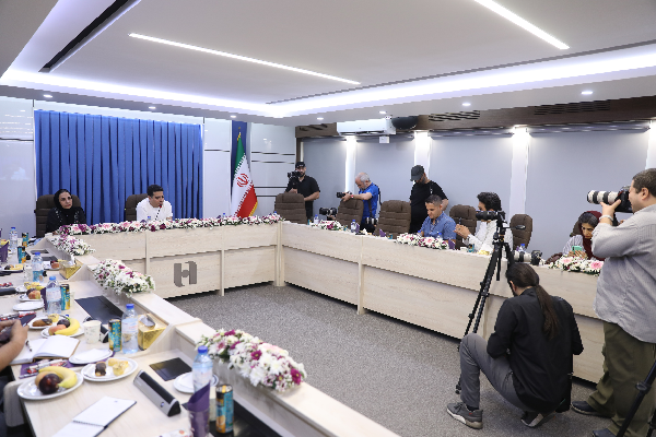 همایون شجریان: بانک صادرات ایران همراه ما در کنار مردم ایستاده است