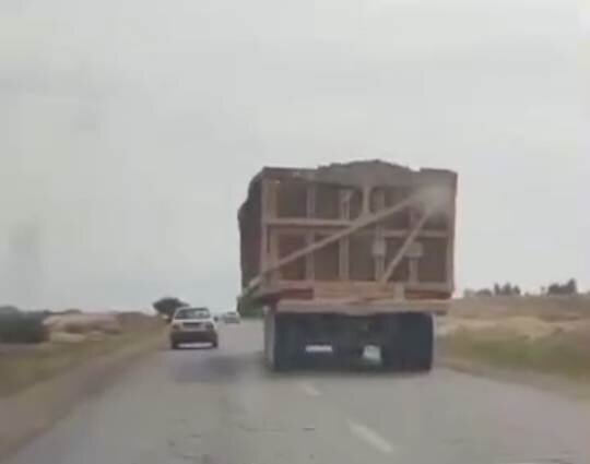 جادهای که نان میدهد ولی جان میستاند