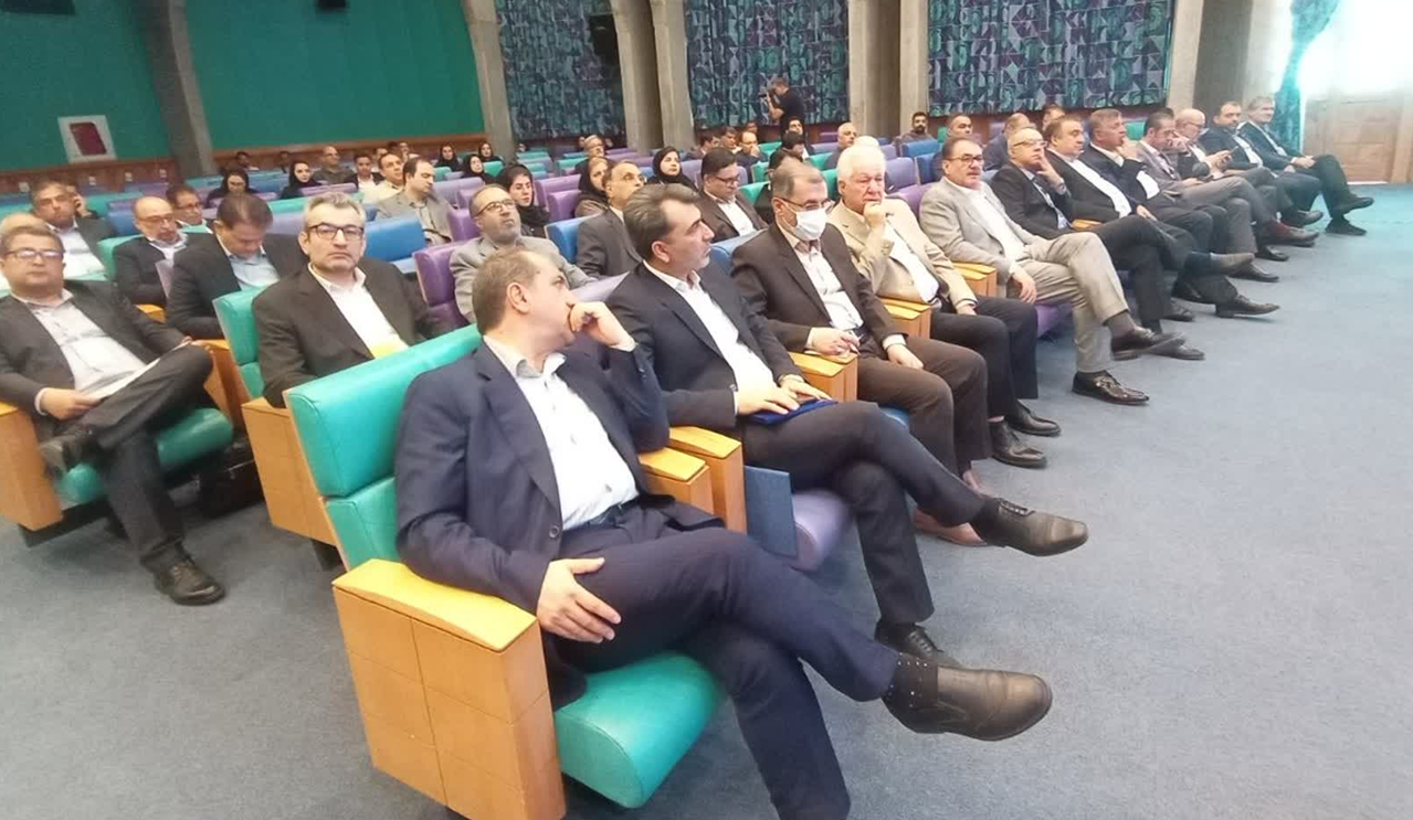 استاندار اصفهان: تاب آوری صنعت فولاد در گرو استفاده از انرژی‌های تجدیدپذیر است